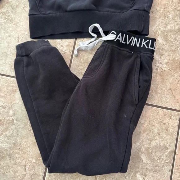 Calvin Klein Big Logo Pullover Hoodie And Joggers Set Kids 8 Black Red Gray - Picture 2 of 4